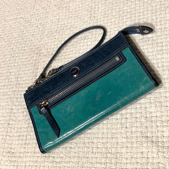 Coach Handbags - Blue & Teal Coach Wristlet Coach Handbags - Blue & Teal Coach Wristlet